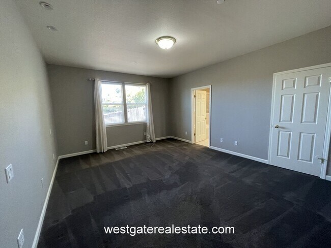 Building Photo - 786 El Paseo Dr