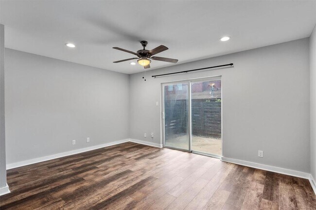Building Photo - 3810 Southway Dr