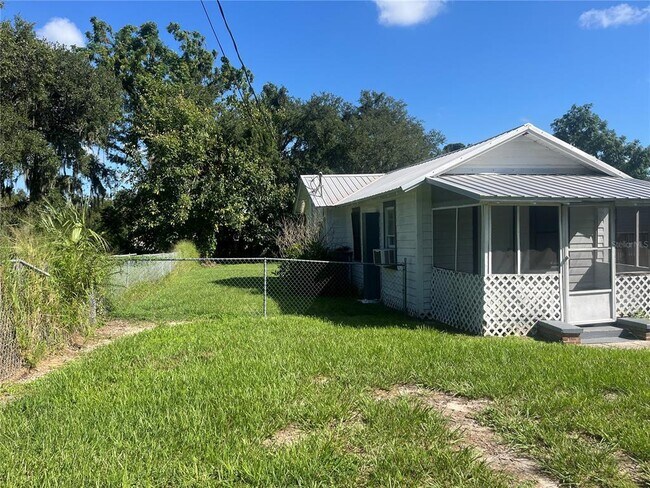 Building Photo - 228 W Bullard Ave