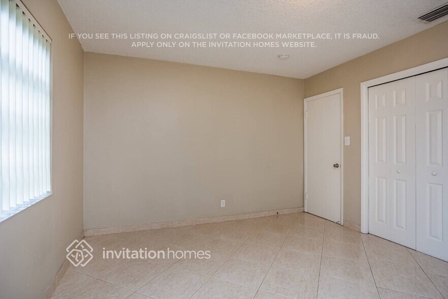 Building Photo - 1313 N Park Rd