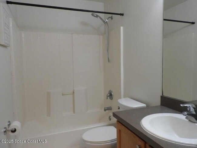 Building Photo - 394 Mott St SW