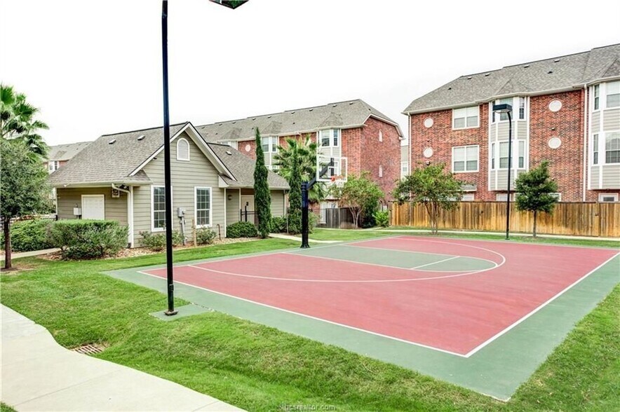 Building Photo - $500 Off 1st Month's Rent! August 2026 Pre-lease! Gorgeous 4 Bed, 4.5 Bath in Beautiful Lakeridge!