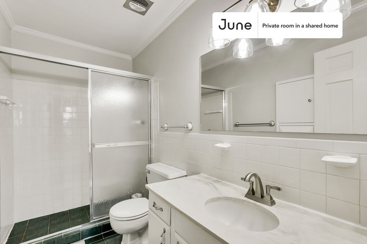 Building Photo - Room in Shared 7 bed/4 bath home in Southwest Waterfront