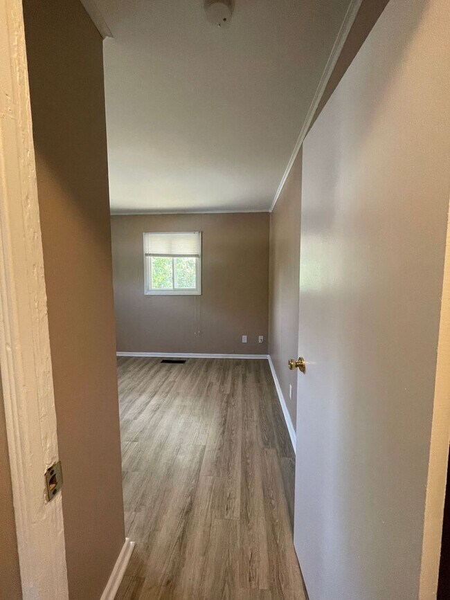 Building Photo - 4910 Porterfield Dr