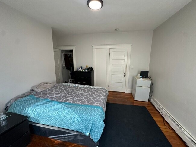 Building Photo - 765 Broadway