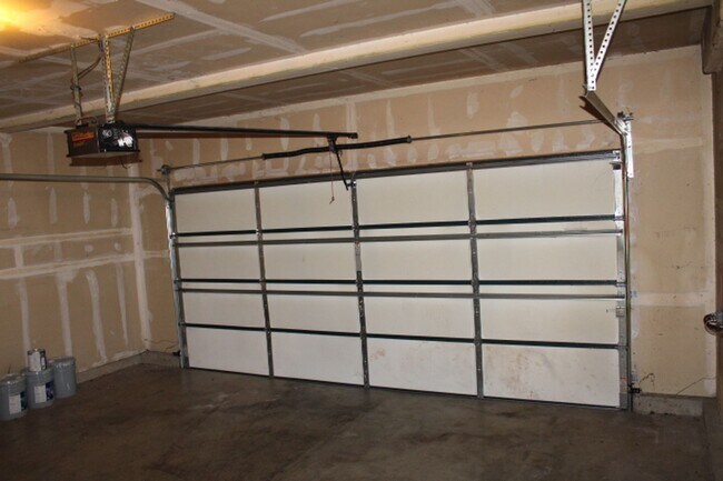 Building Photo - 524 Rosewood Ln