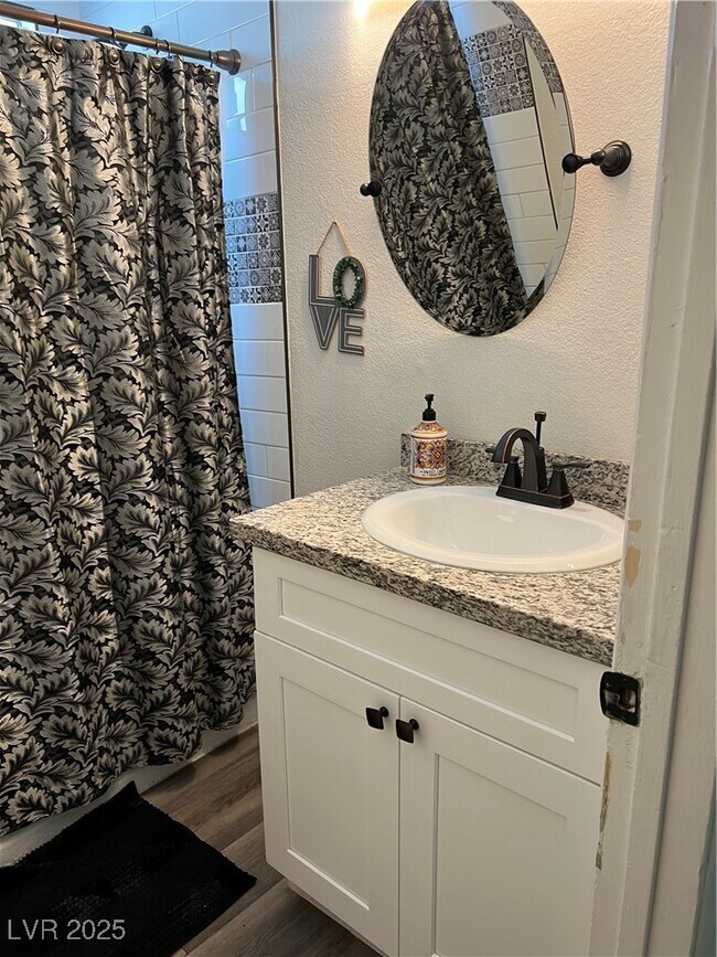 Building Photo - 3835 Chutney St