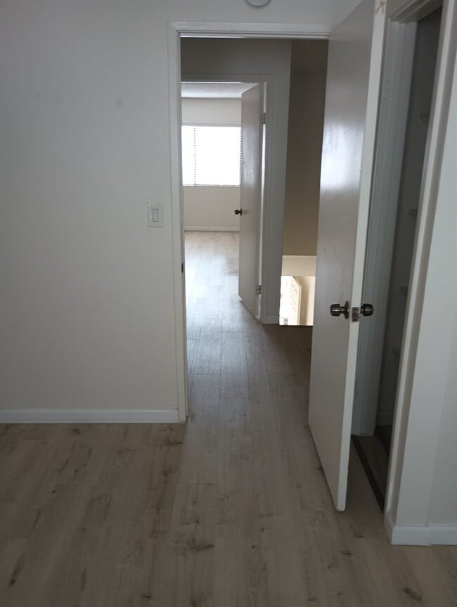 Building Photo - 2BR/1.5BA Condo in the heart of Oceanside