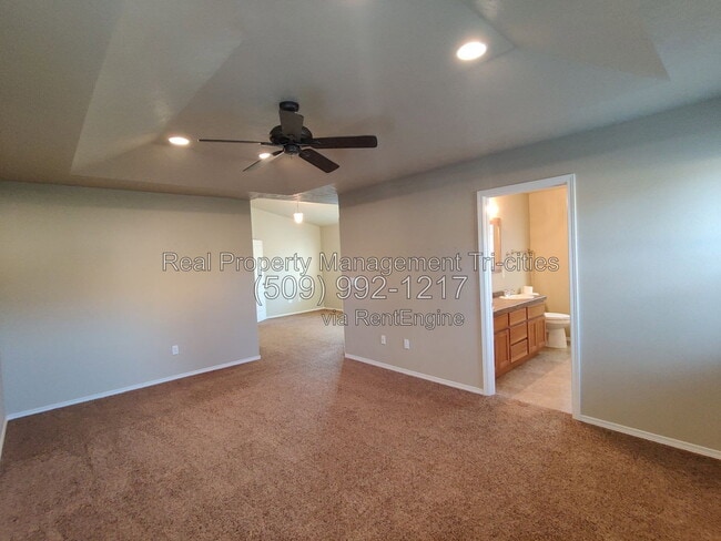 Building Photo - 2667 Torrey Pines Way