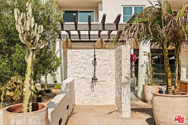 Building Photo - 1700 S Pacific Coast Hwy