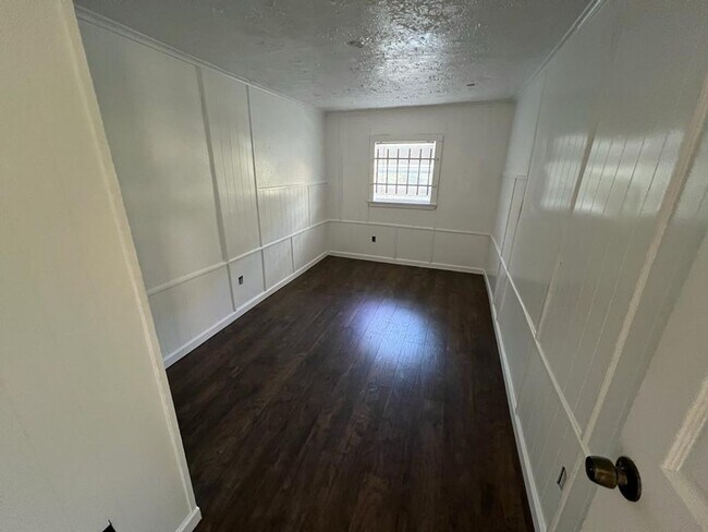 Building Photo - 741 10th St