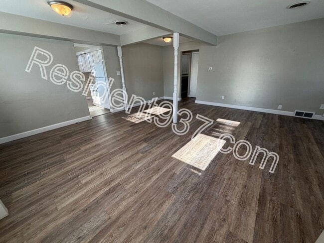 Building Photo - 2 Bed 1 bath with 500 SQ FT DETACHED GARAGE/WORKSHOP