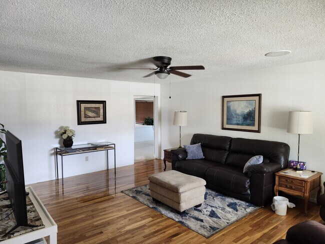 Building Photo - 851 Prescott Heights Dr