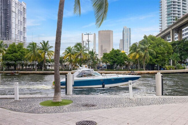 Building Photo - 690 SW 1st Ct