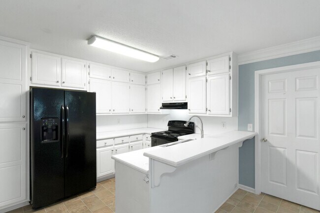 Building Photo - Charming 3BR/2BA Ranch Home with Spacious Backyard & Deck!