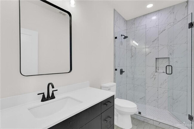 Building Photo - 23 Robin Rd