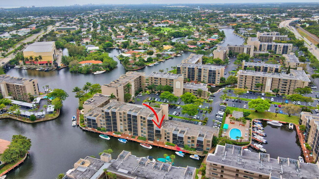 Building Photo - 6 Royal Palm Way