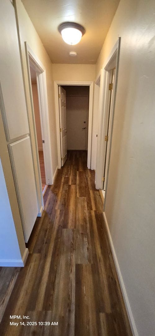 Building Photo - 4 Bedroom 2 bath home with 2 car garage, y...