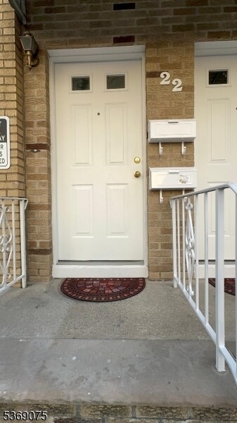 Primary Photo - 22 E Price St