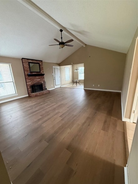 Building Photo - 614 Circle Creek Dr