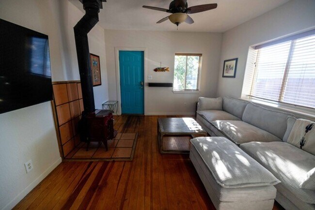 Building Photo - Modern Comfort with Fireplace & Yard | 2BR...