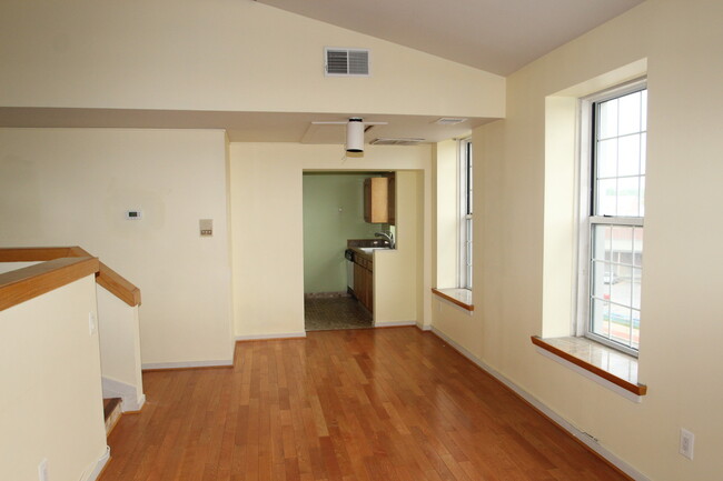 Building Photo - Amazing Canton Studio Condo CAC, W/D & par...