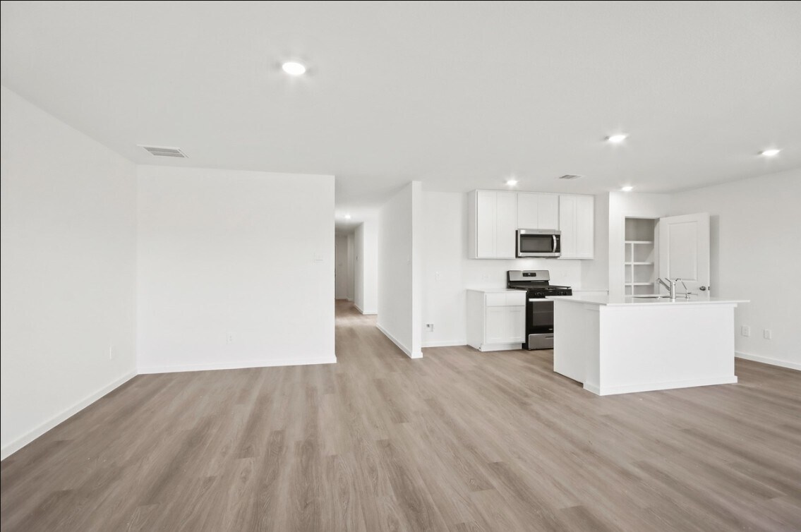 Building Photo - 233 Cal Ford Dr