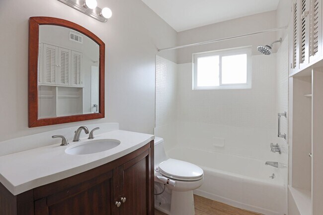 Building Photo - 1bd/1bth Condo by Payne Park & Downtown Sarasota