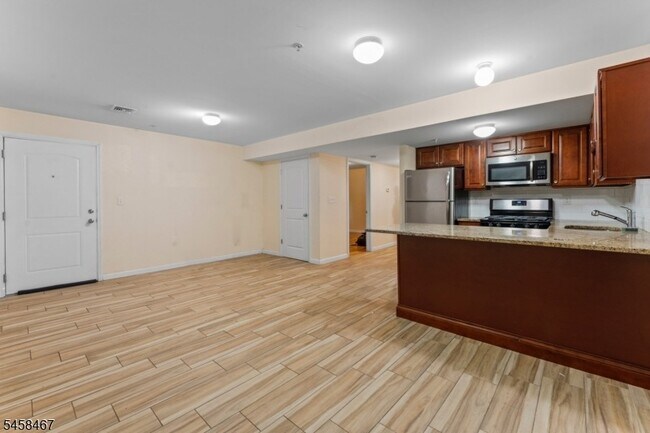 Building Photo - 453-455 Washington Street Unit 1
