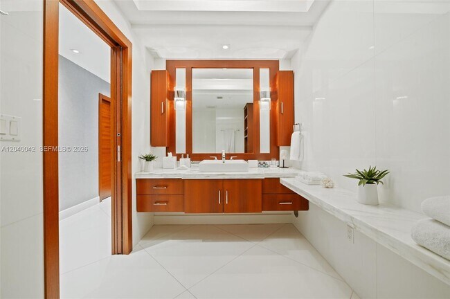 Building Photo - 18201 Collins Ave