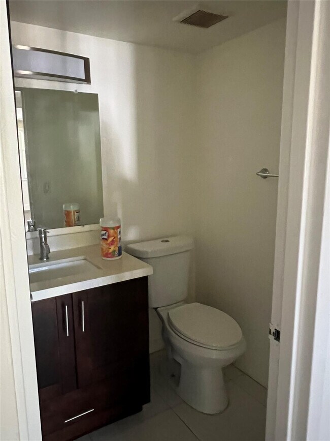 Building Photo - 1800 Sans Souci Blvd