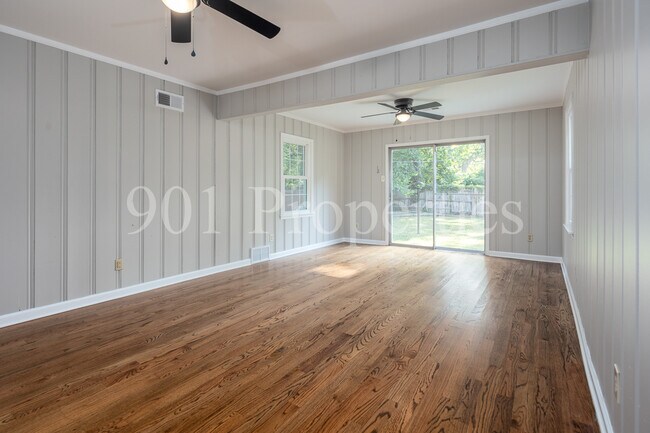 Building Photo - 680 Loeb St