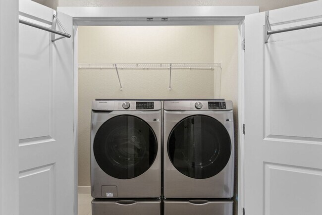 Building Photo - 2 Bedroom 2 Bathroom Ground Floor Townhome in Centerra