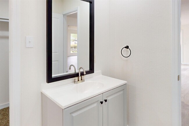 Building Photo - 2218 Poplar Park Dr