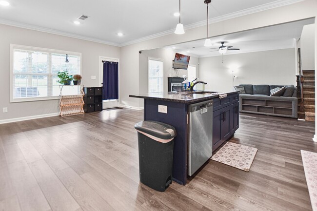 Building Photo - Pet Friendly Four Bedroom with Bonus!