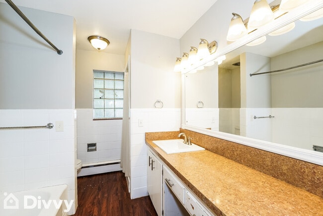 Building Photo - 150 E 272nd St