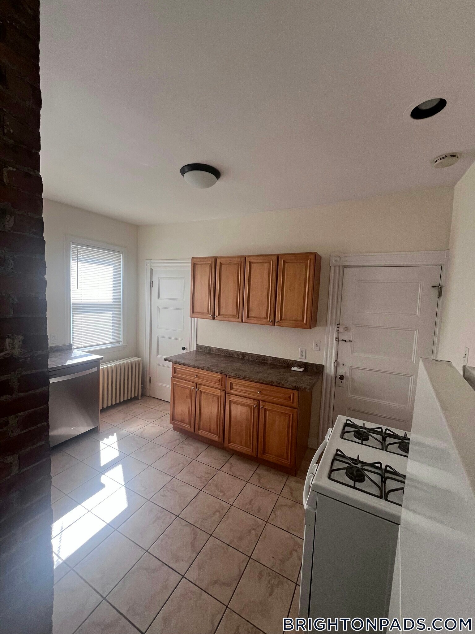 Building Photo - 75 Elmira St