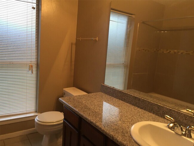 Building Photo - 17318 Edgehaven Dr