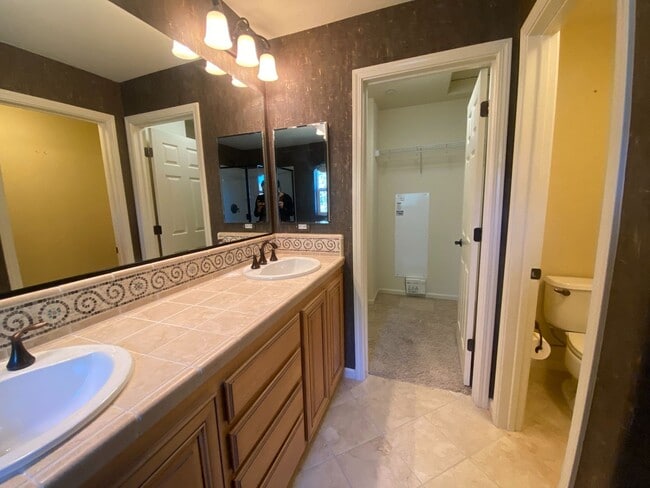 Building Photo - Spacious 2BD Condo with Loft & 2-Car Garage Near Intel and Willow Hill Park