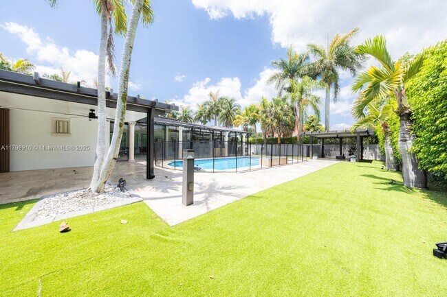 Building Photo - 7345 N Oakmont Dr