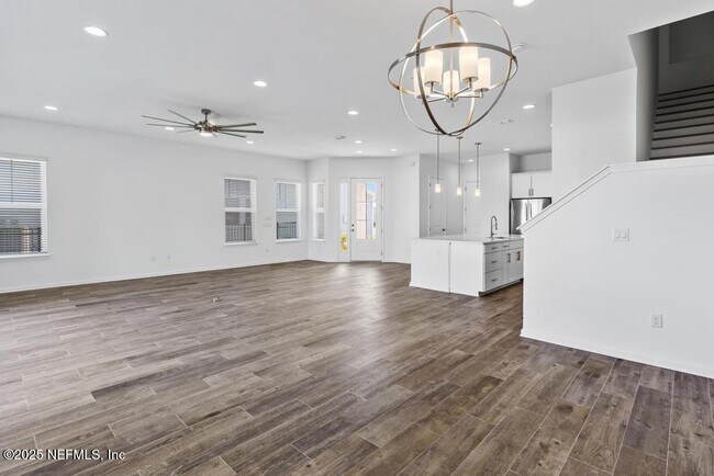 Building Photo - 475 Marquesa Cir