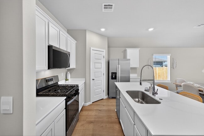 Building Photo - 405 S 85th St