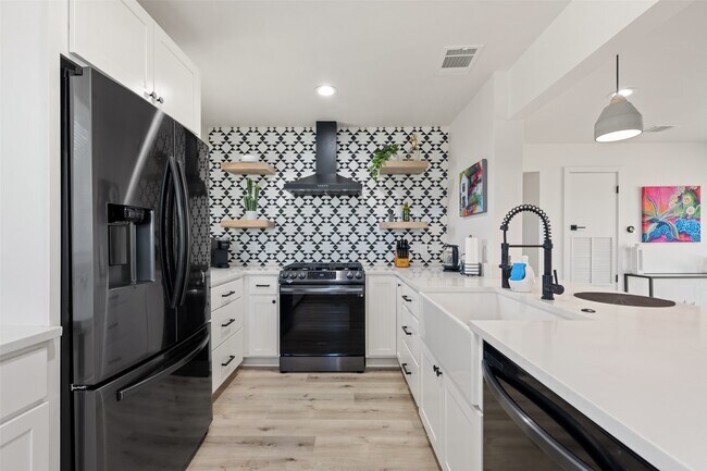 Building Photo - 6104 Reicher Dr