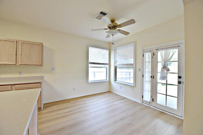 Building Photo - 4220 N Summercrest Loop