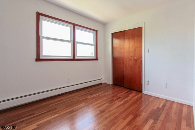 Building Photo - 17 Gould Pl