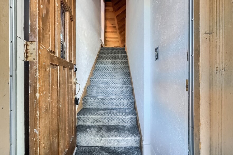 Building Photo - 2136 W 28th Ave