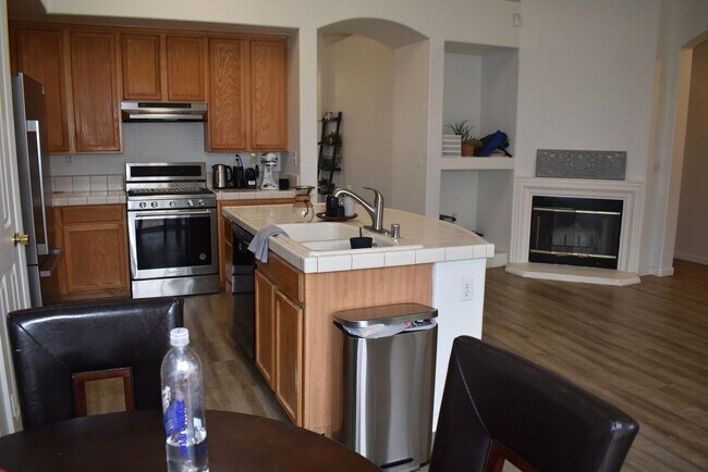 Building Photo - 7836 Calzada Way