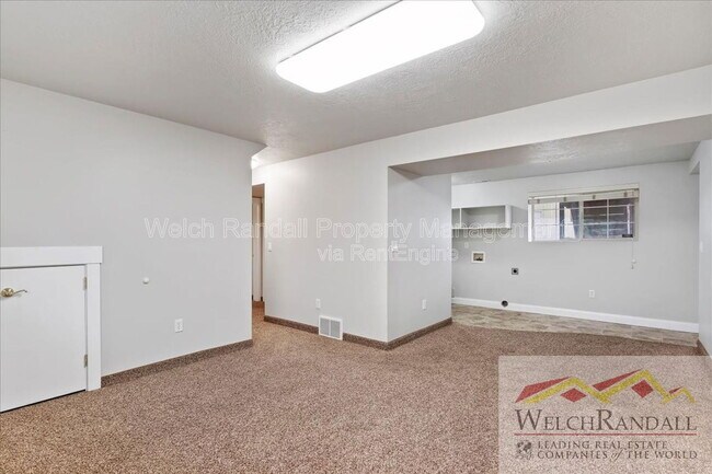 Building Photo - 1007 W 17th St