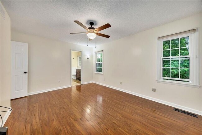 Building Photo - 718 Players Ct