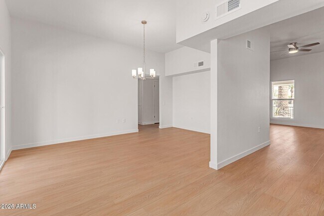 Building Photo - 16853 N Meadow Park Dr